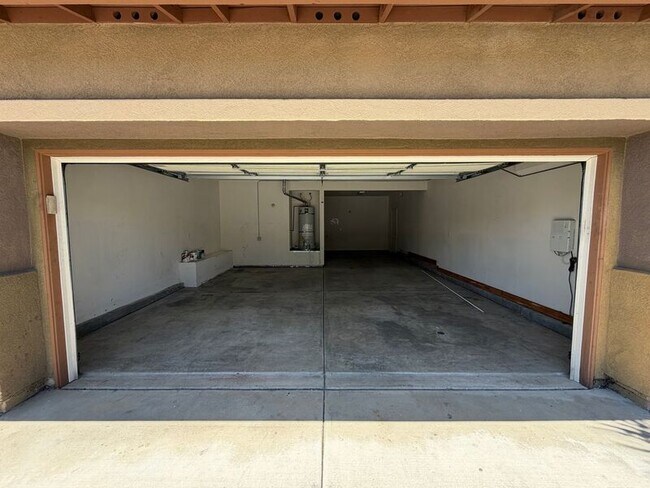 Building Photo - 46263 Drymen Ave