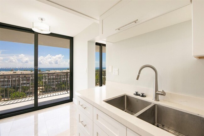 Building Photo - 3031 N Ocean Blvd
