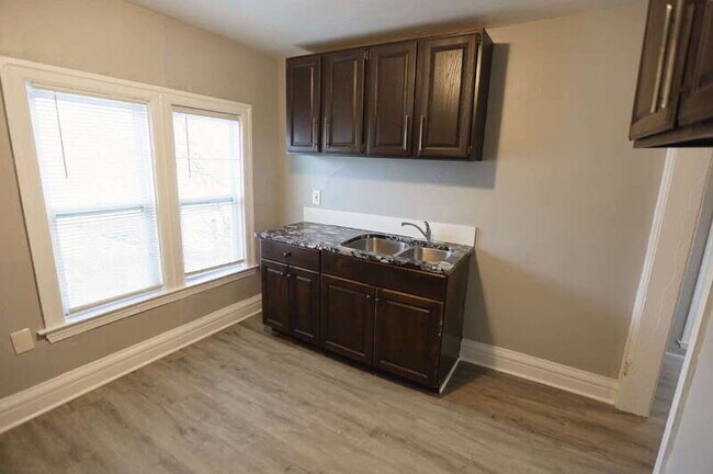 Building Photo - 1403 Turner Ave NW