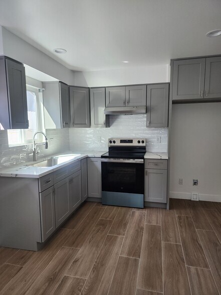 Kitchen - 9680 Beachy Ave