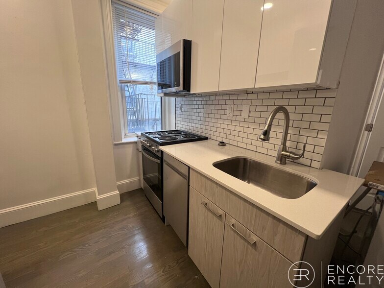 Primary Photo - 111 Park Dr