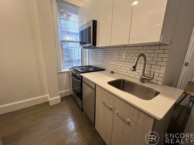 Building Photo - 111 Park Dr