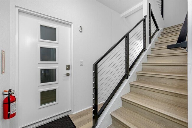 Building Photo - 527 N Garden Ave