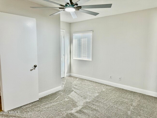 Building Photo - 1213 E Tonto Ln