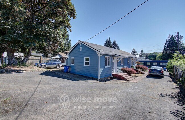 Building Photo - NW Greeley Duplex