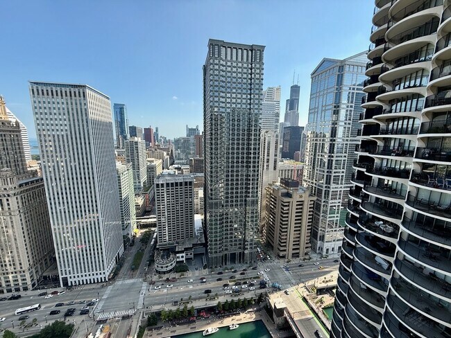 Building Photo - 300 N State St