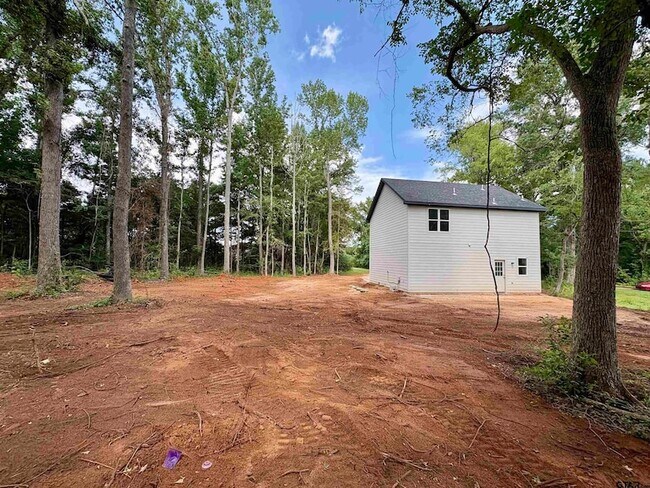 Building Photo - 325 Royal Dr W