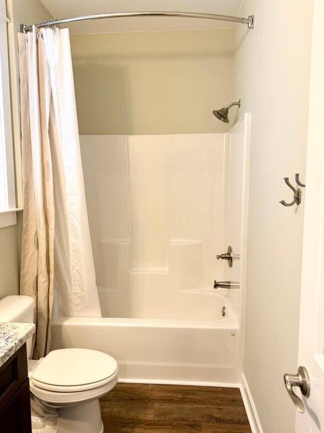 Building Photo - Upscale Townhome in Market Common! MOVE-IN READY!