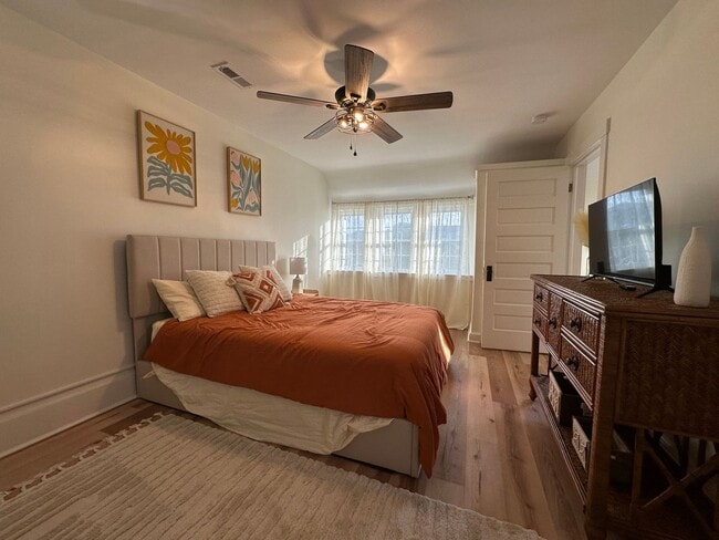Building Photo - 3 bedroom, 2 bath, unfurnished or furnishe...