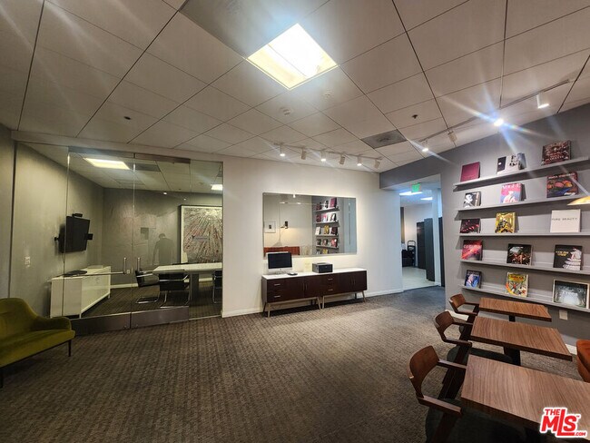 Building Photo - 3785 Wilshire Blvd