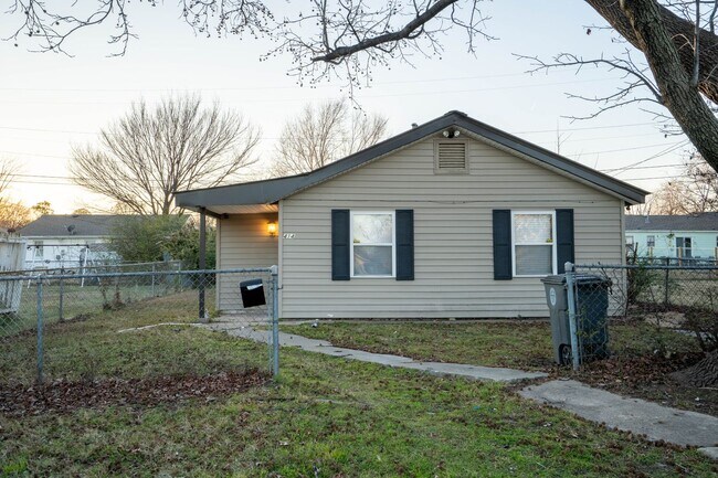 Building Photo - 414 S 69th E Ave