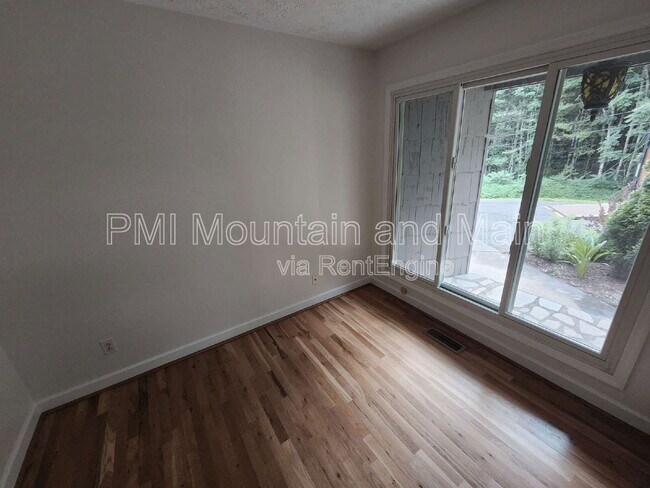 Building Photo - 53 Jump Cove Rd