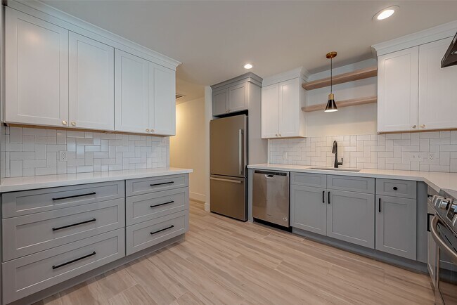 Building Photo - 915 Adele St