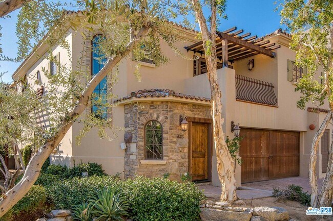 Building Photo - 443 Villaggio N