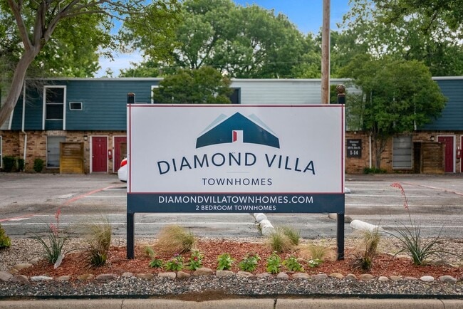 Building Photo - Diamond Villas