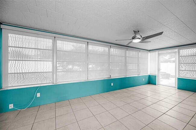 Building Photo - 1387 Hill Dr