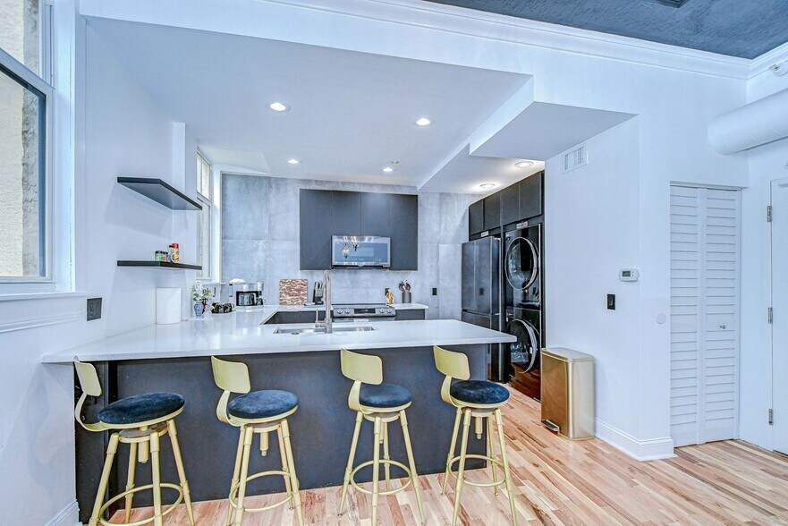 upgraded and custom kitchen - 215 Central Ave