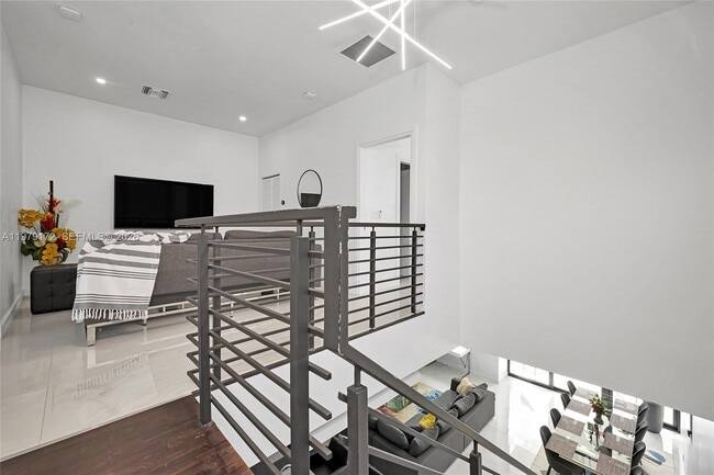 Building Photo - 2516 NE 21st St