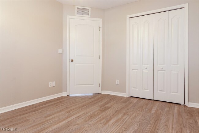 Building Photo - 308 NW 18th Ave