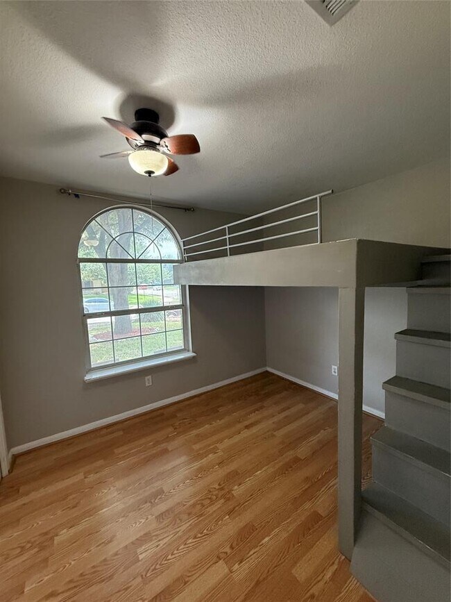Building Photo - 501 Morning Dove Dr