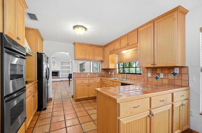 Building Photo - 3636 Lake Buynak Rd