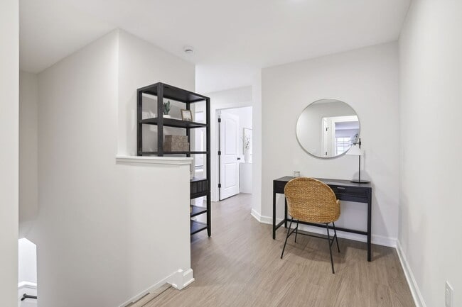 Building Photo - 3 Bedroom Town Home