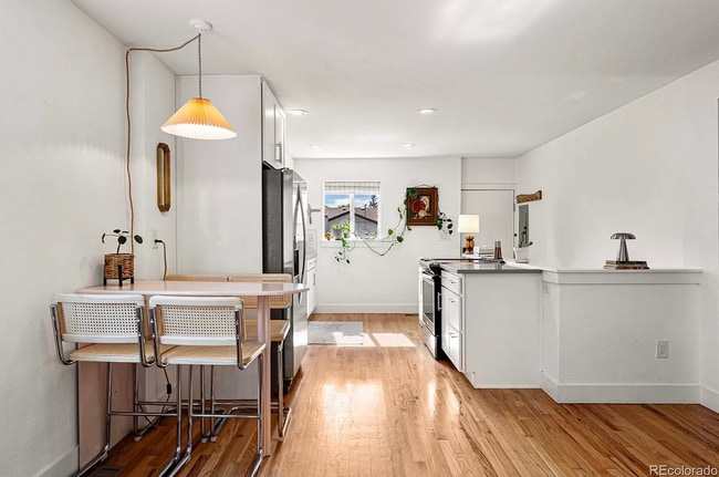 Open kitchen - 3165 N Saint Paul St