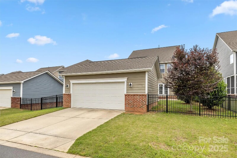 Building Photo - 1020 Bannister Rd