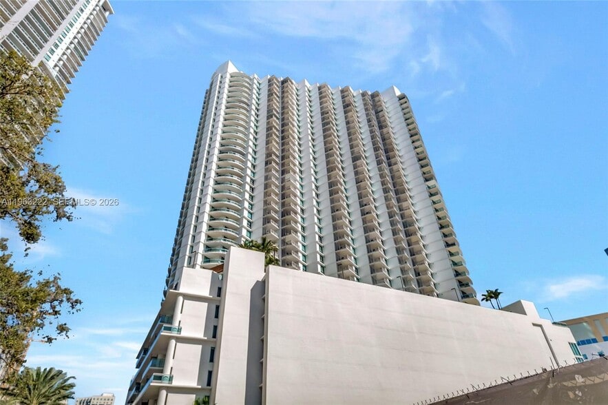Building Photo - 350 S Miami Ave