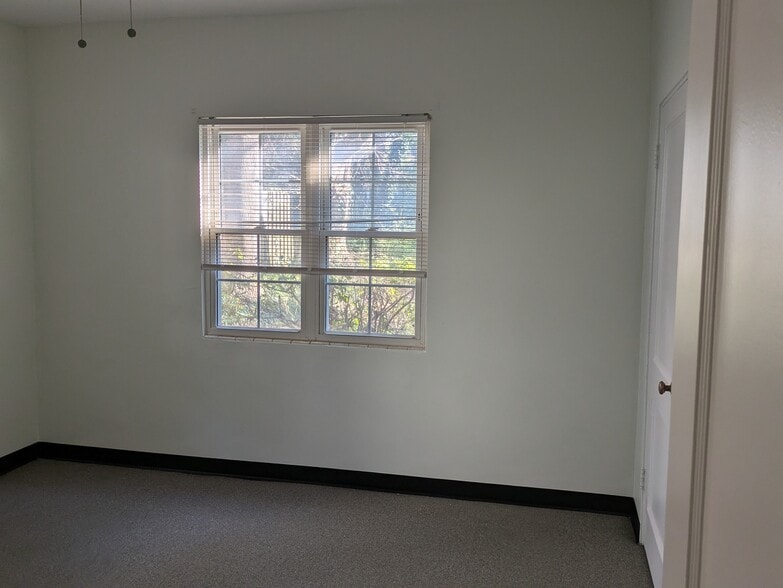 back bedroom - 184 Garden Ln