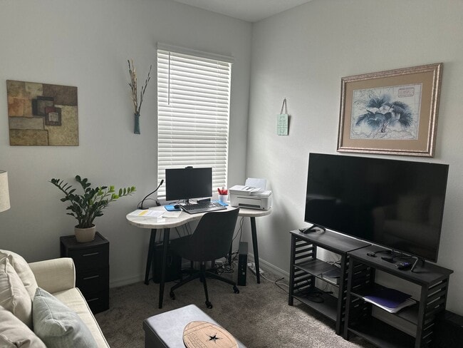 Building Photo - Beautiful 4 bedroom, 2 bathroom home near Legoland