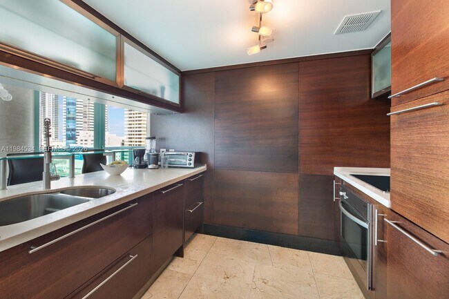 Building Photo - 6000 Indian Creek Dr