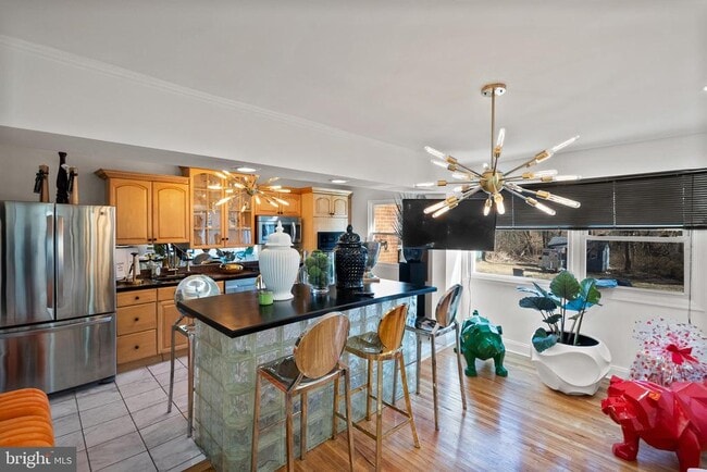 Building Photo - 2737 E Country Club Rd