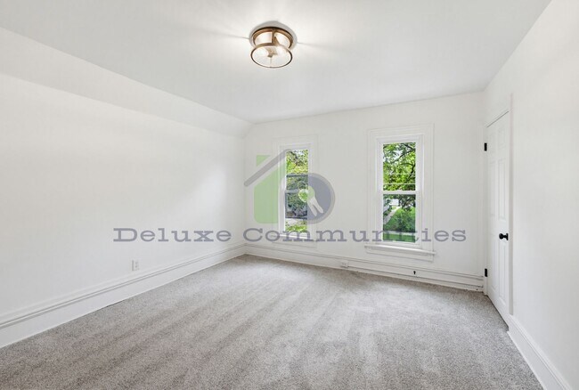 Building Photo - 833 Mc Reynolds Ave NW
