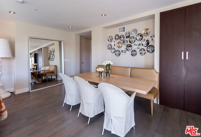 Building Photo - 432 N Oakhurst Dr