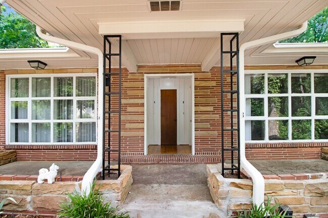 Building Photo - 105 Pineland Cir