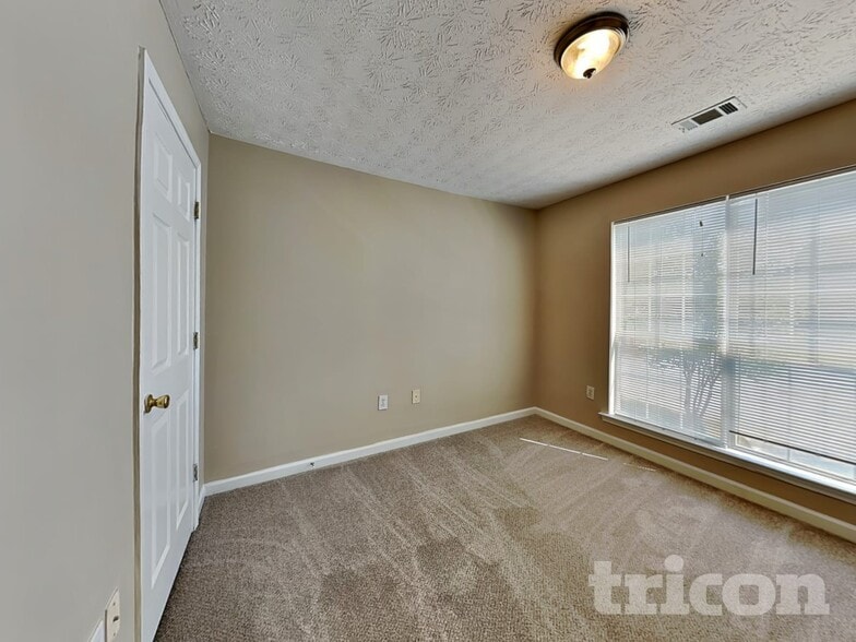 Building Photo - 50 Tufts Cir