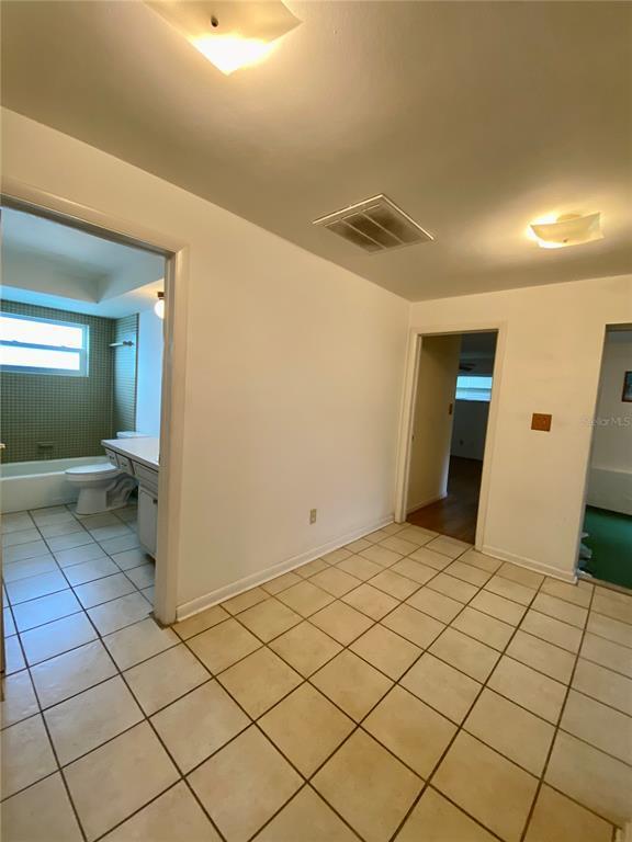 Building Photo - 2084 Ridgelane Rd