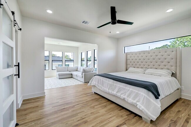 Building Photo - 4715 McKinney St