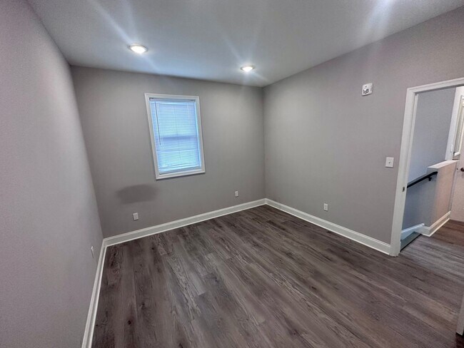 Building Photo - 1530 N Sydenham St