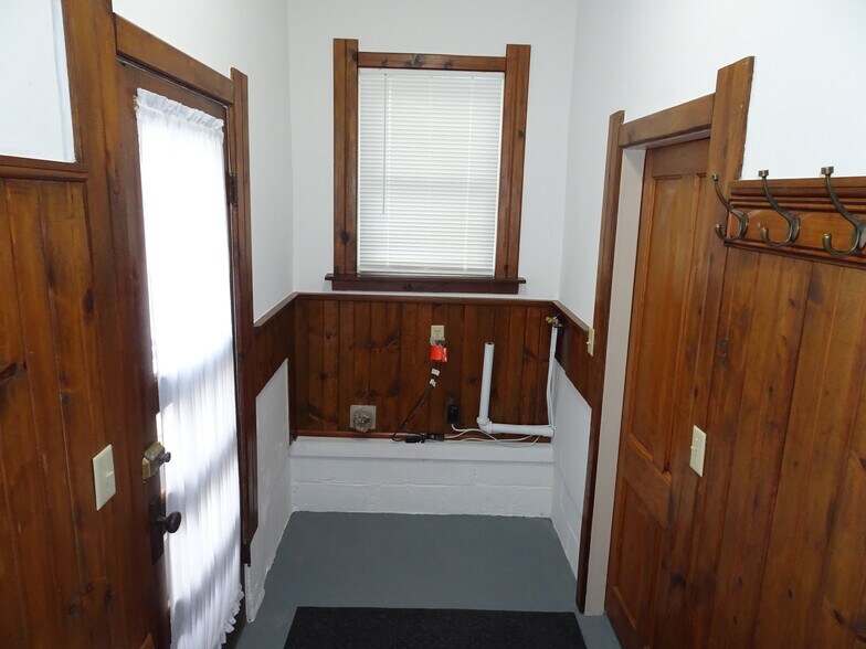 Building Photo - 415 E Lima St