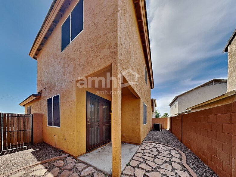 Building Photo - 5332 W Jones Ave