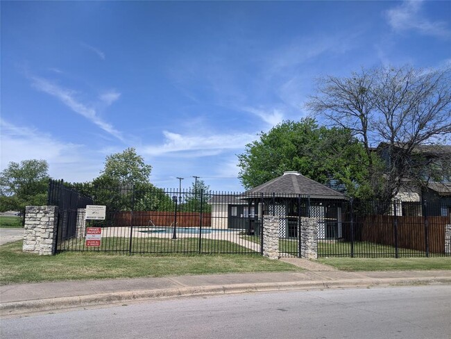 Building Photo - 1501 Southeastern Trail