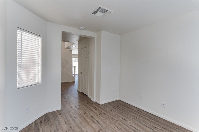 Building Photo - 11032 African Sunset St