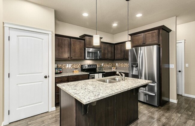 Building Photo - 2833 25th Ave