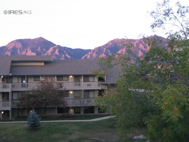 Building Photo - 695 Manhattan Dr