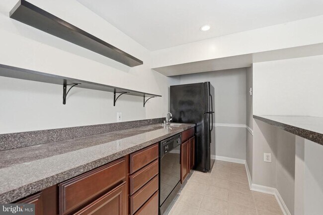 Building Photo - 11 St Marks Ct