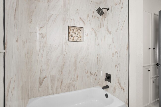 Building Photo - 539 Pompano St