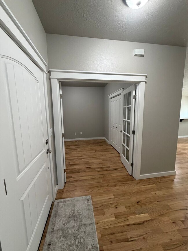 Building Photo - Jayden Village Sub: 4 Bedroom 2 Bath with Community Pool Ten Mile and Ustick