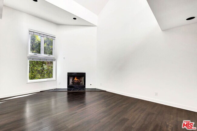 Building Photo - 811 21st St